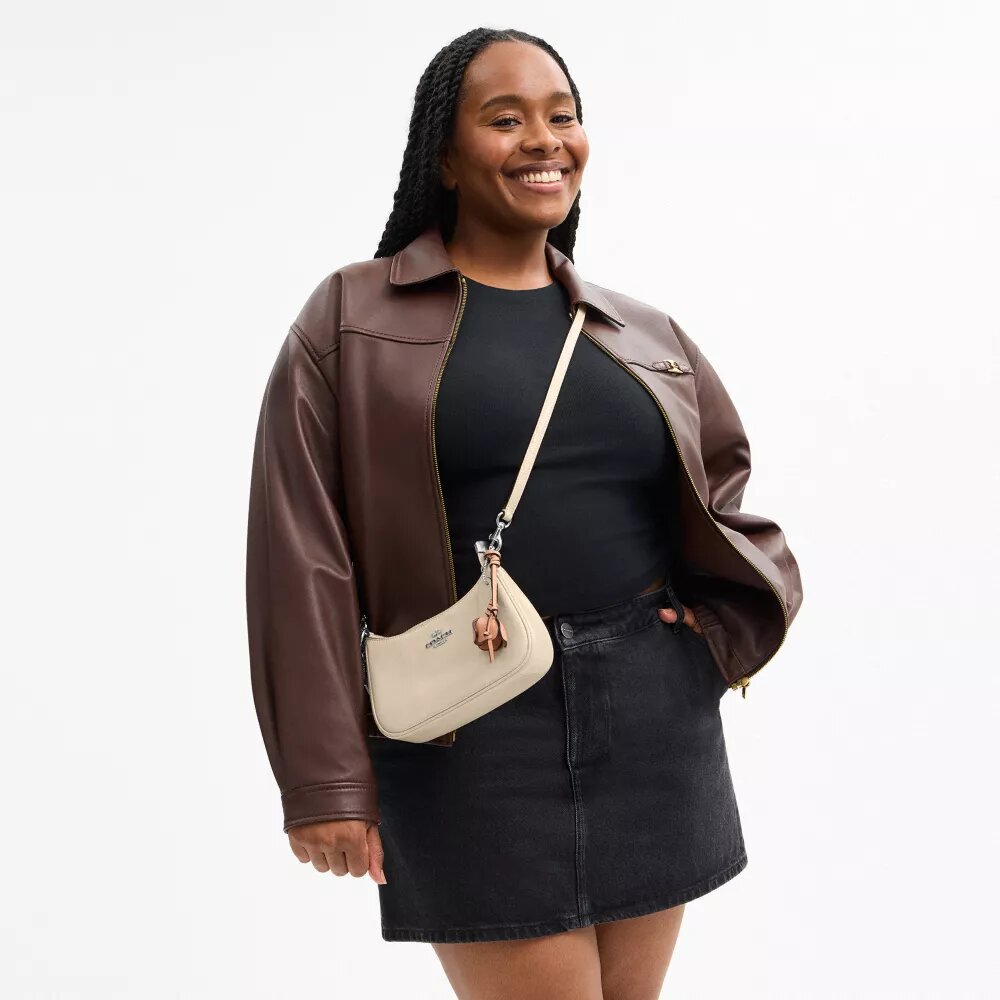 Geantă mini crossbody Teri cu pandantive