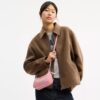 Geantă mini crossbody Teri din piele semnătură cu pandantiv în formă de inimă