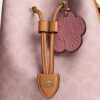 Geantă tip sac Rowan din Signature Canvas cu pandantive