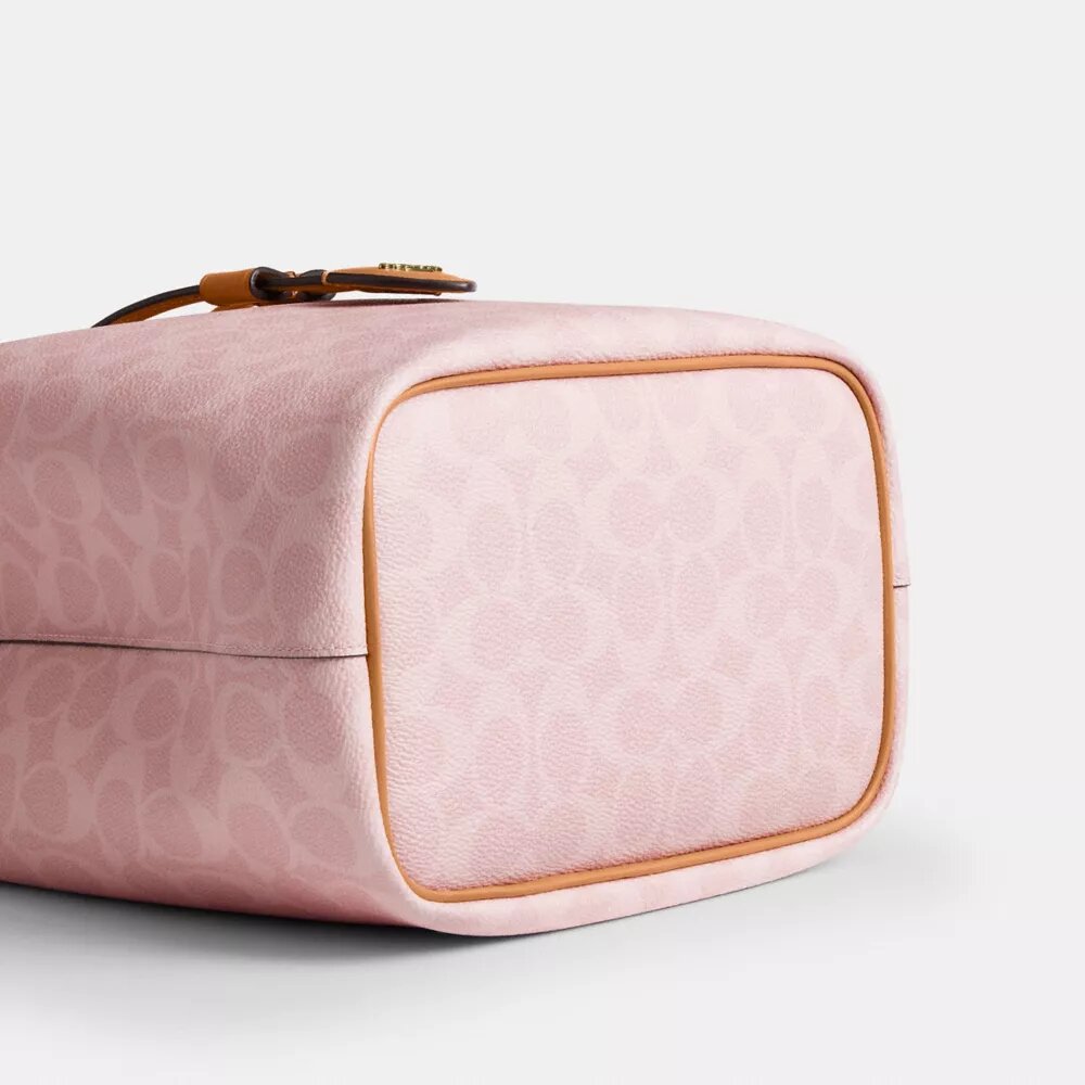 Geantă tip sac Rowan din Signature Canvas cu pandantive