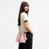 Geantă tip sac Rowan din Signature Canvas cu pandantive