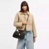 Geantă tip satchel Rowan din pânză Signature Canvas cu pandantive pentru genți