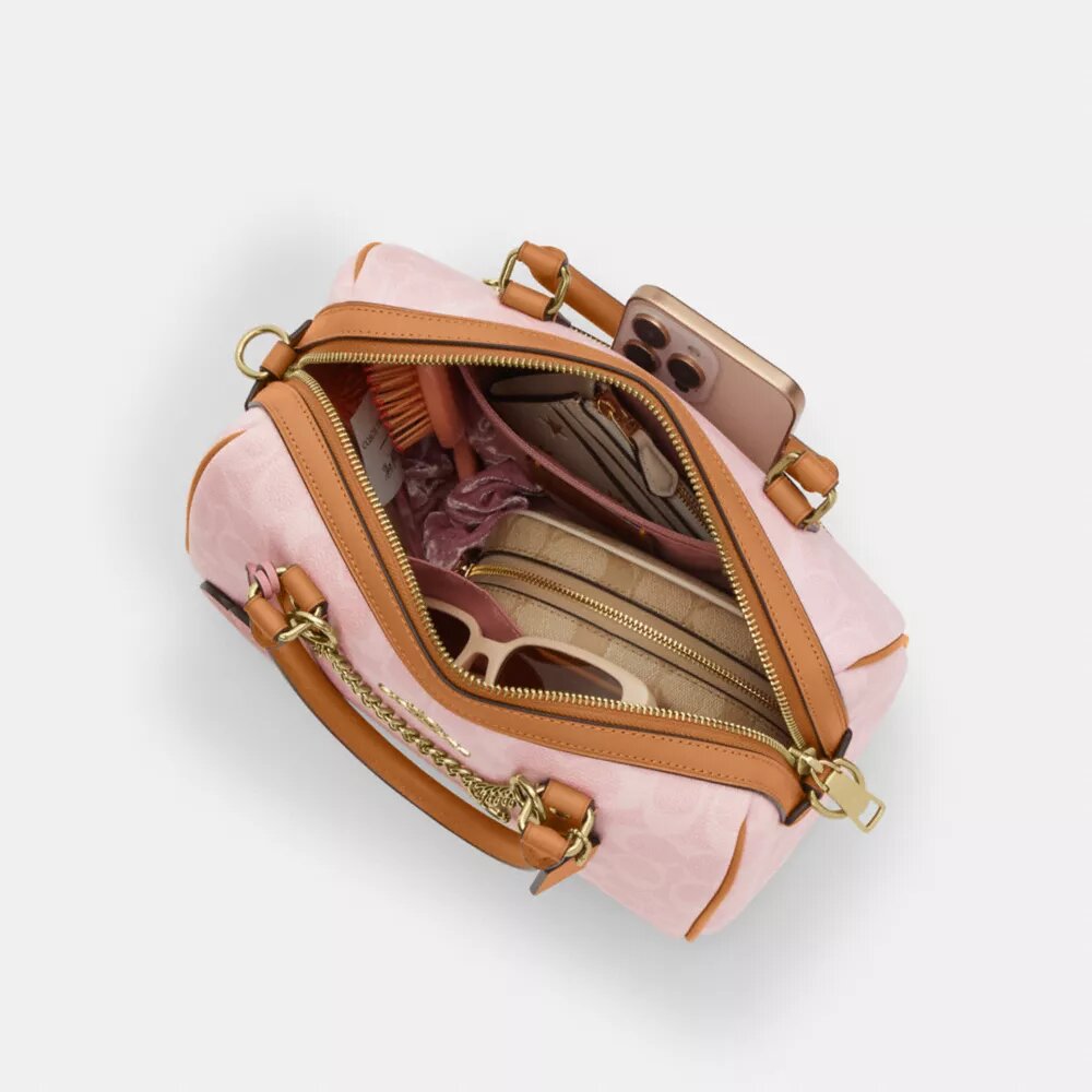 Geantă tip satchel Rowan din Signature Canvas cu pandantive