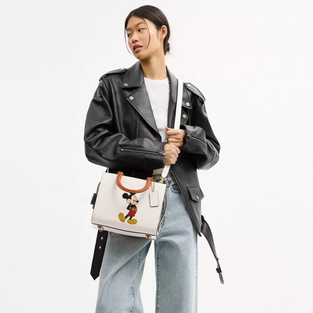 Geanta Disney X Coach Rogue 25 cu Mickey Mouse