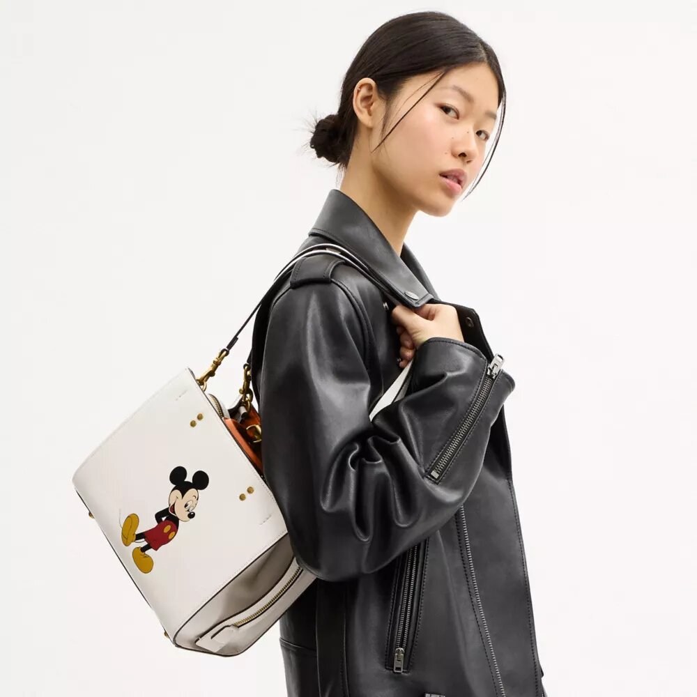 Geanta Disney X Coach Rogue 25 cu Mickey Mouse