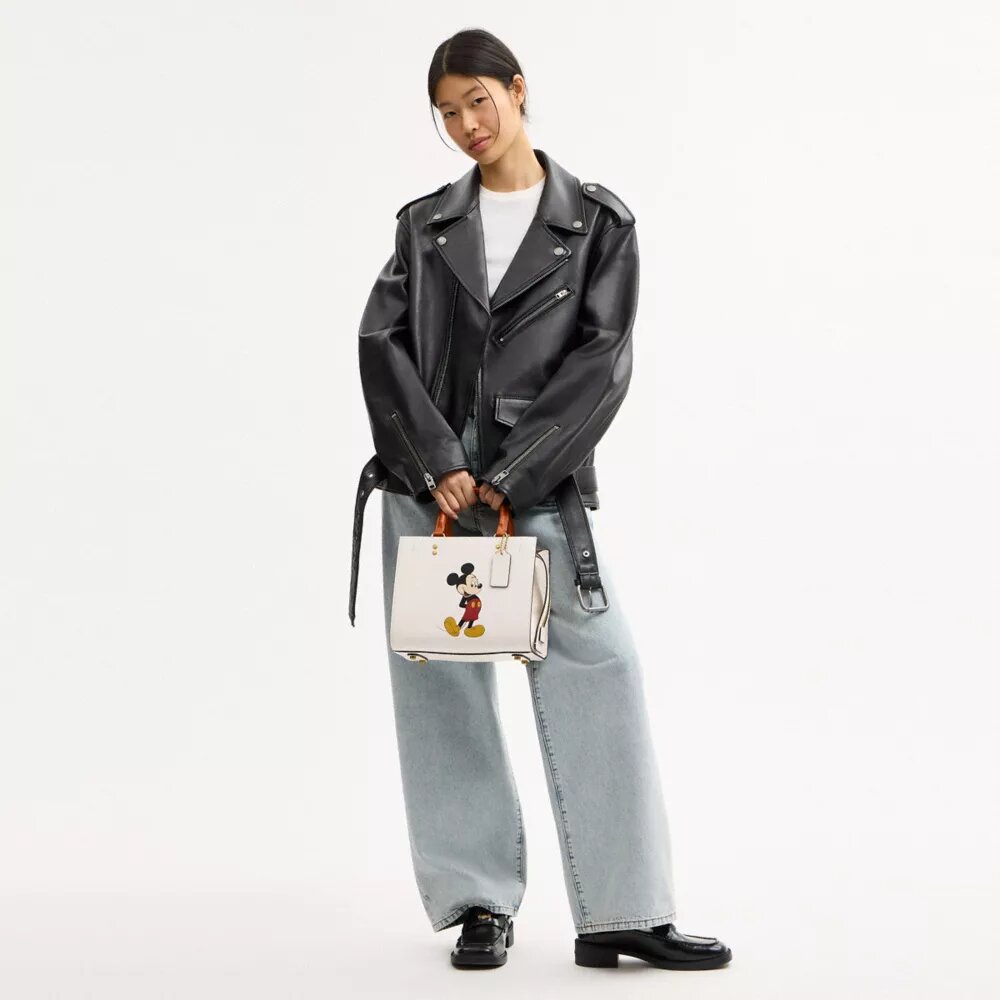 Geanta Disney X Coach Rogue 25 cu Mickey Mouse