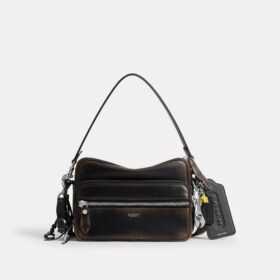 Gență crossbody Dakota din piele patinată, cu pandantive