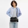 Gență crossbody Dakota din piele patinată, cu pandantive