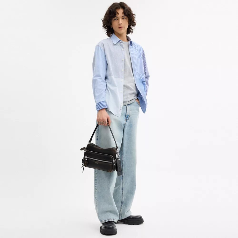 Gență crossbody Dakota din piele patinată, cu pandantive