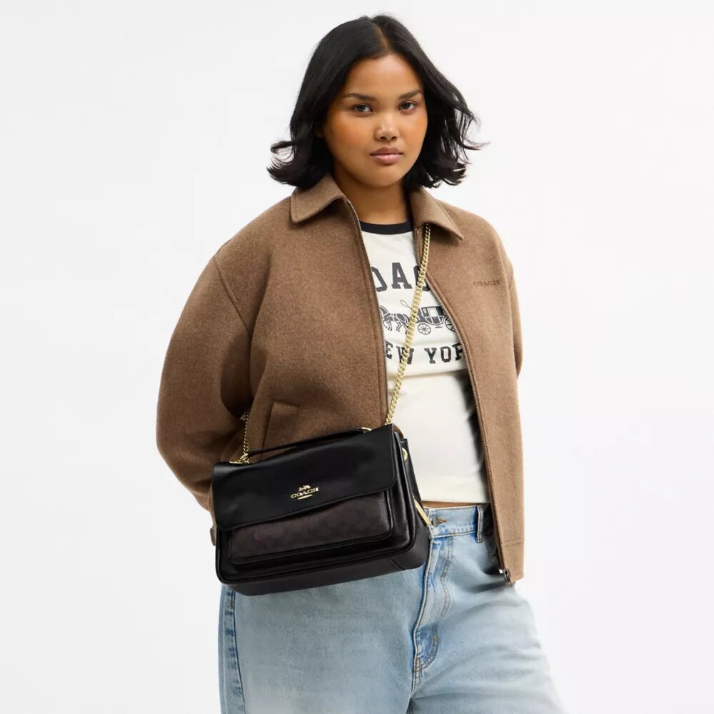 Gență crossbody Elodie din Signature Canvas