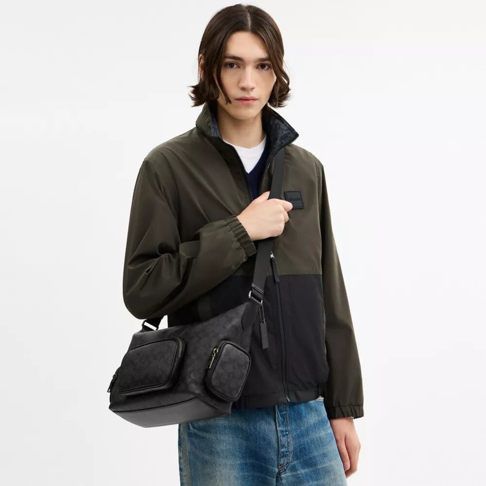 Gență crossbody Finn cu buzunare, din Signature Canvas