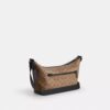 Gență crossbody mică model Finn cu portfard din Signature Canvas