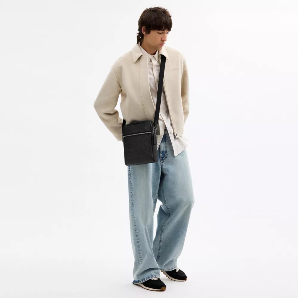Gență crossbody Tristan 22 din Signature Canvas