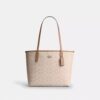 Gență de mână medie de tip „City Tote” din Signature Canvas