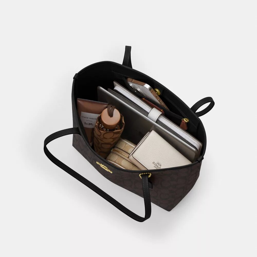 Gență de mână medie de tip „City Tote” din Signature Canvas