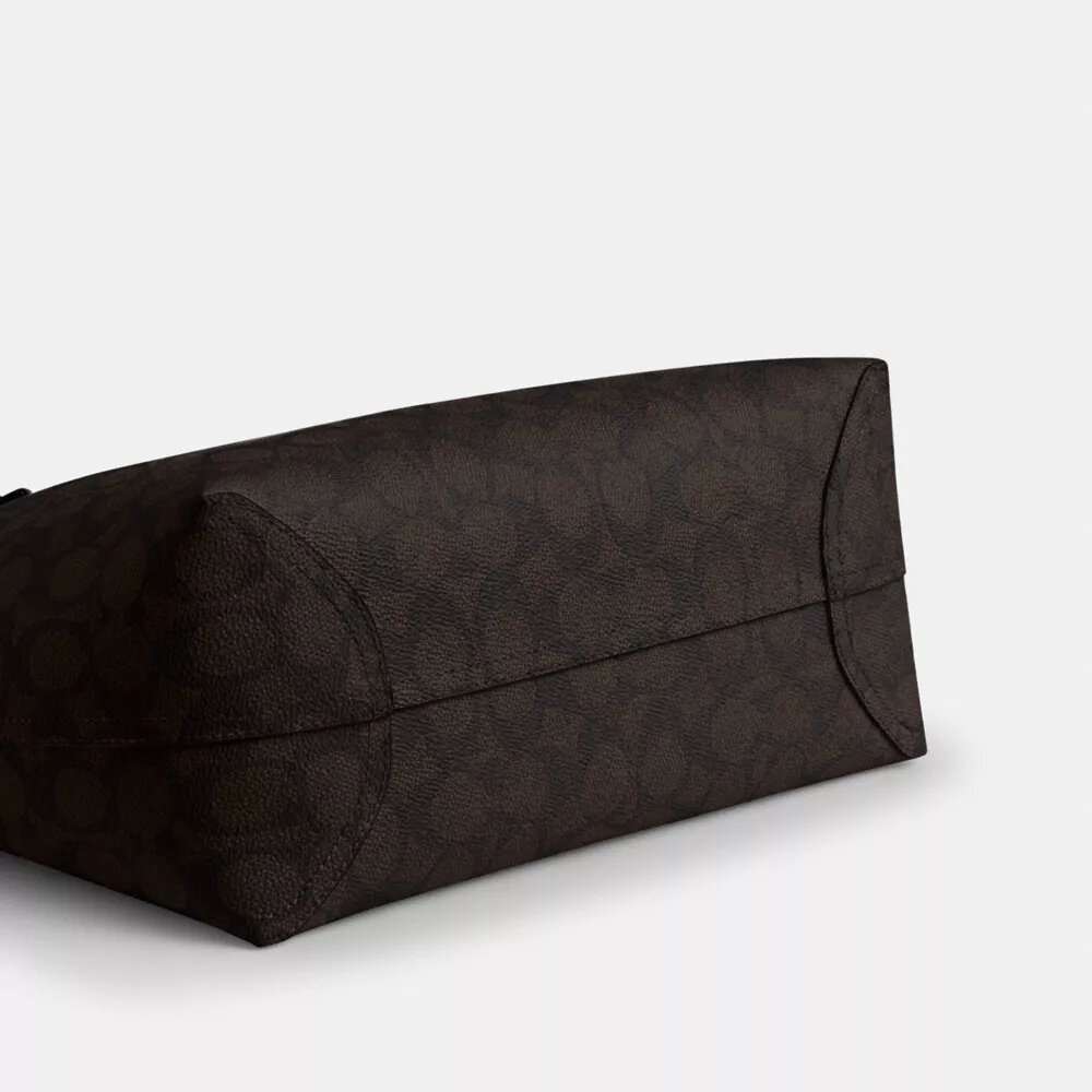 Gență de mână medie de tip „City Tote” din Signature Canvas