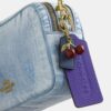 Gență mini Carey de purtat pe umăr din denim „Loved” cu pandantive