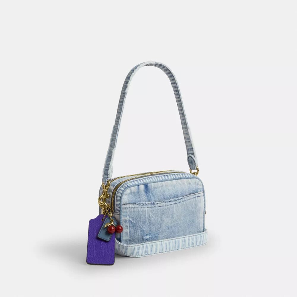 Gență mini Carey de purtat pe umăr din denim „Loved” cu pandantive