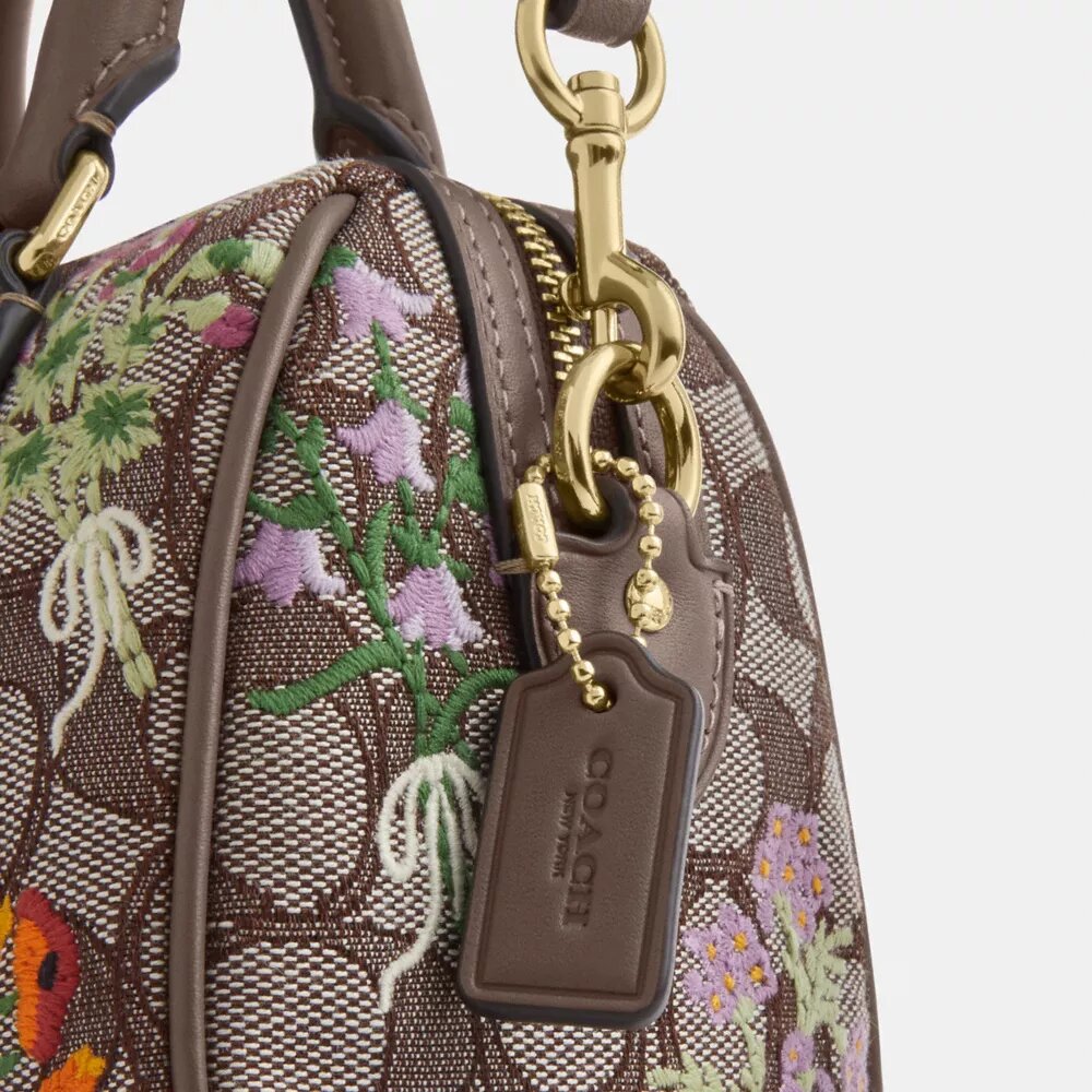 Gență mini Rowan cu curea transversală, din jacquard caracteristic cu broderie florală