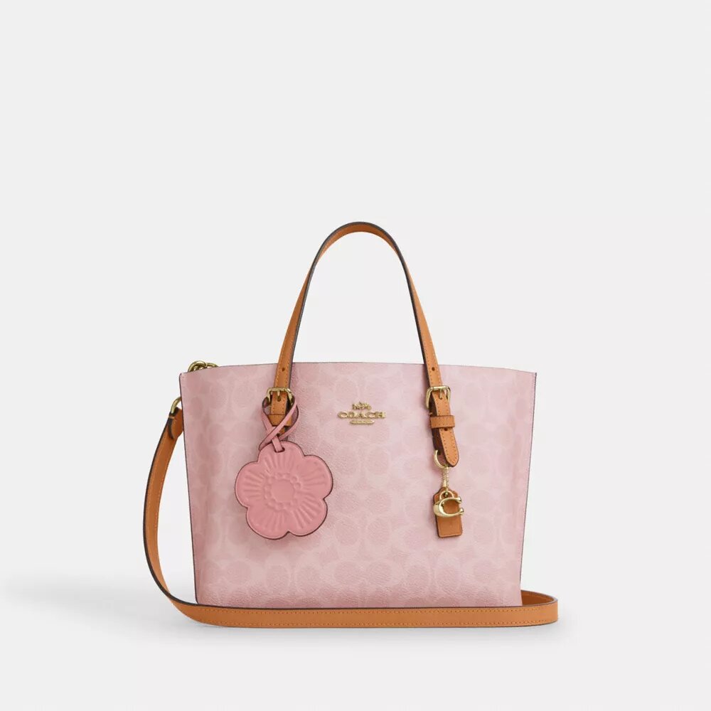 Gența Mollie Tote de 25 in din Signature Canvas cu pandantive