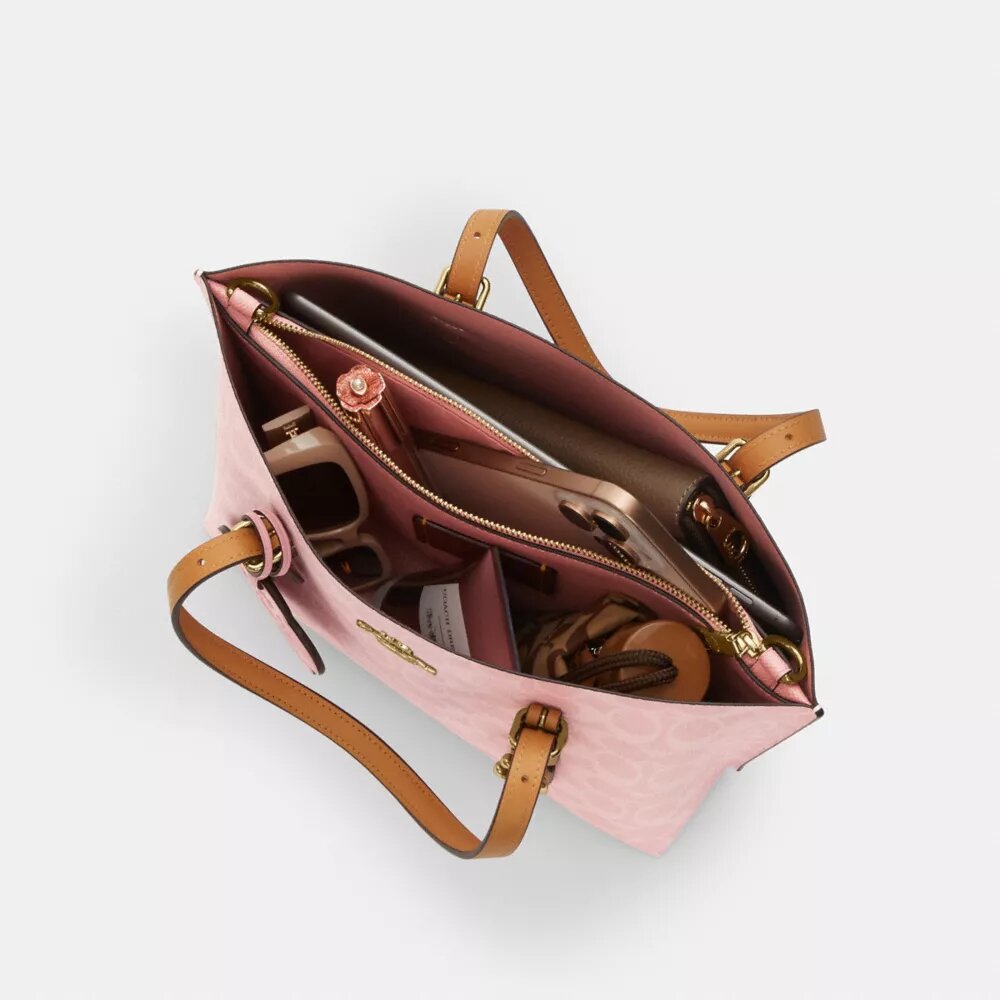 Gența Mollie Tote de 25 in din Signature Canvas cu pandantive