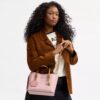 Gența Mollie Tote de 25 in din Signature Canvas cu pandantive