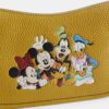 Gența Swinger Disney X Coach din piele regenerativă cu Mickey Mouse și prietenii săi