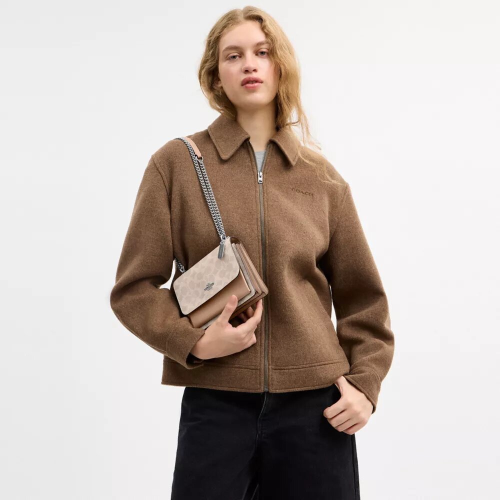 Genți crossbody mini Klare cu curea transversală din Signature Canvas