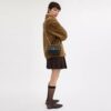 Genți crossbody mini Klare cu curea transversală din Signature Canvas
