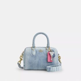 Genți crossbody mini Rowan din denim uzat, cu pandantive