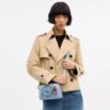 Genți crossbody mini Rowan din denim uzat, cu pandantive