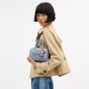 Genți crossbody mini Rowan din denim uzat, cu pandantive