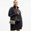 Genți crossbody mini Rowan din piele semnătură