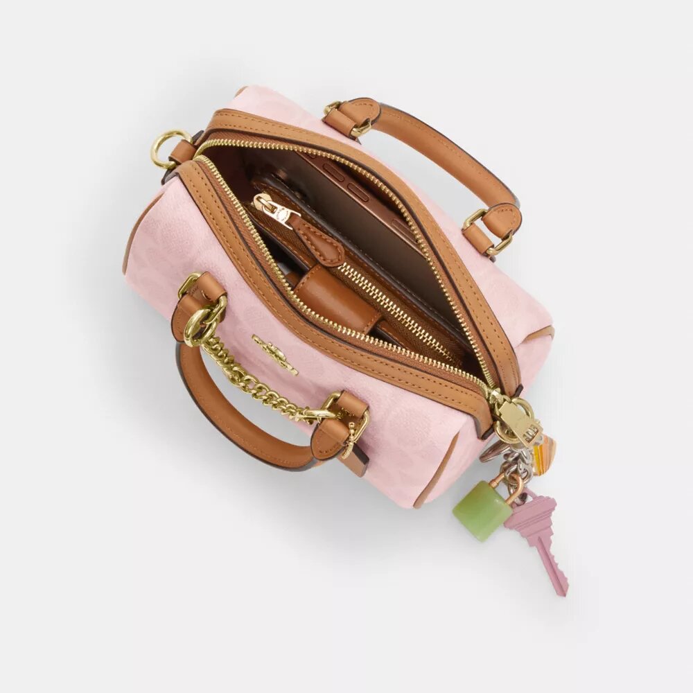 Genți crossbody mini Rowan din Signature Canvas cu pandantive