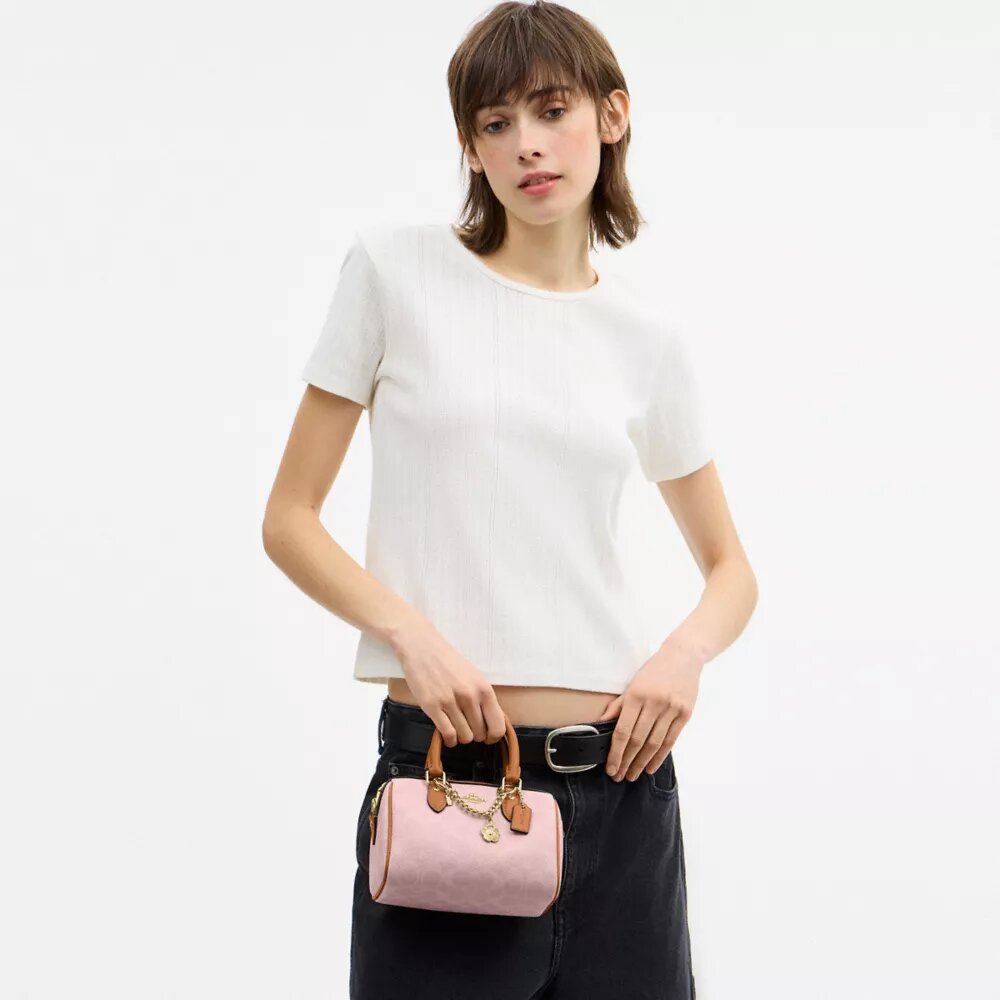 Genți crossbody mini Rowan din Signature Canvas cu pandantive