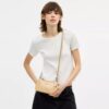 Genți crossbody Teri cu fundițe, purtată pe umăr