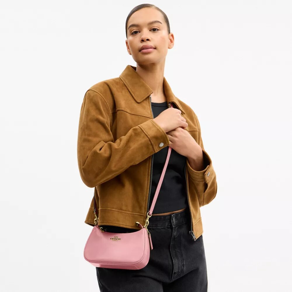 Genți crossbody Teri cu fundițe, purtată pe umăr