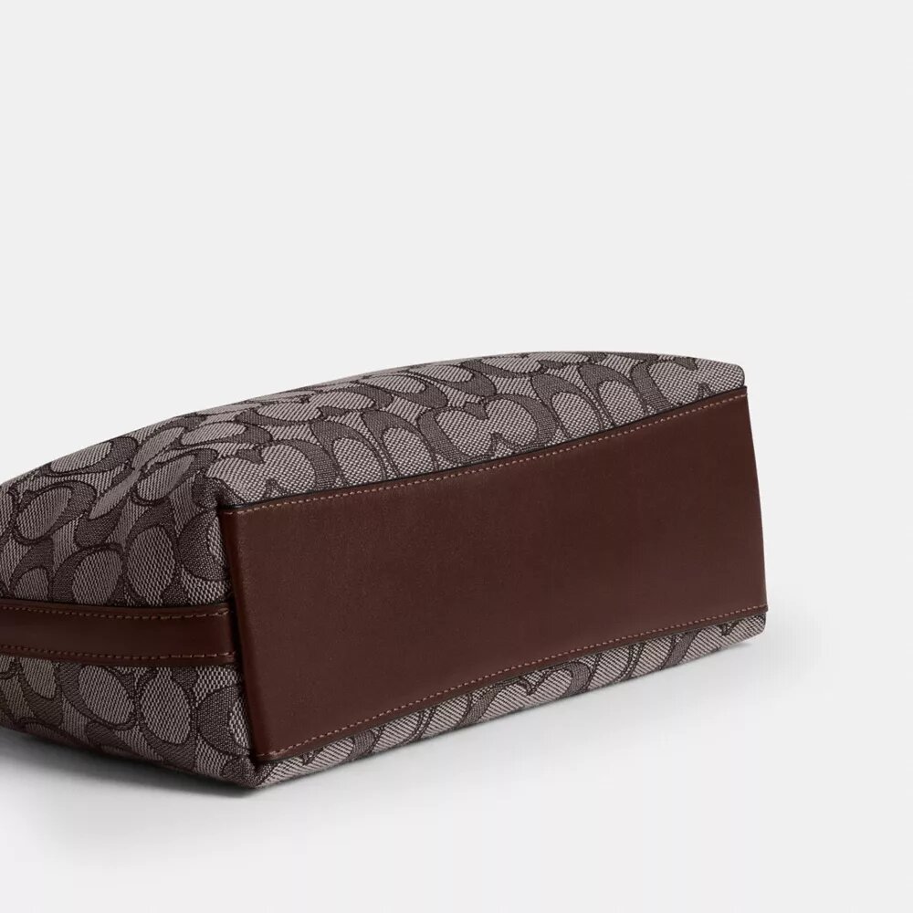 Genți de umăr Juliet 25 în model Jacquard semnătura