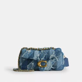 Genți de umăr Tabby 26 cu matlasare în stil patchwork din denim reciclat