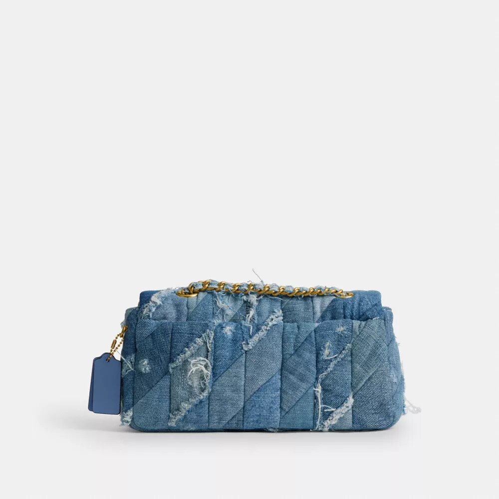 Genți de umăr Tabby 26 cu matlasare în stil patchwork din denim reciclat