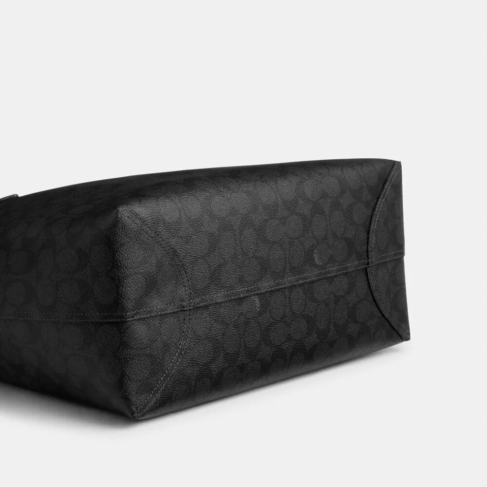 Genți Tote din Signature Canvas