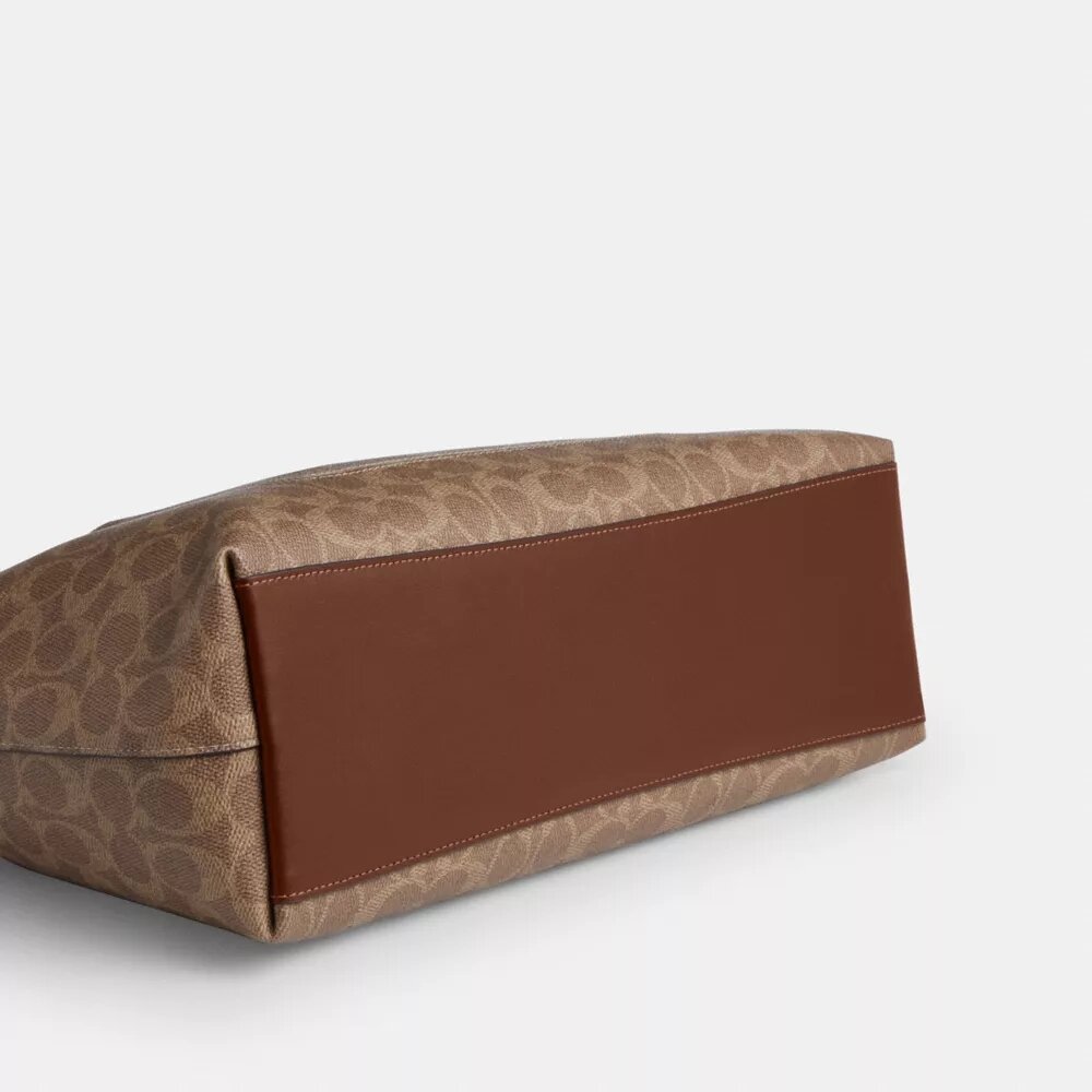 Genți Tote din Signature Canvas