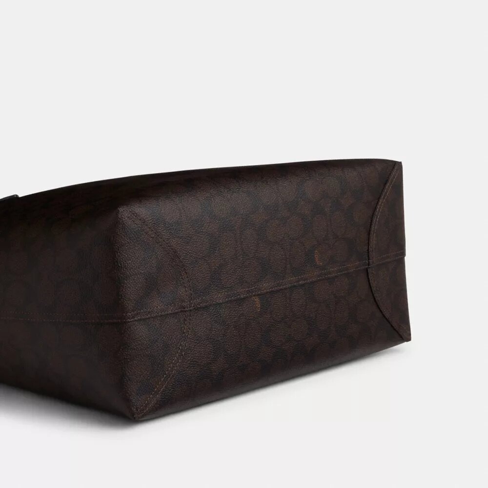 Genți Tote din Signature Canvas