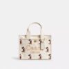 Genți Tote Disney X Coach Cargo 26 cu Mickey Mouse, din pânză de bumbac regenerativ