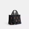Genți Tote Disney X Coach Cargo 26 cu Mickey Mouse, din pânză de bumbac regenerativ