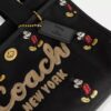 Genți Tote Disney X Coach Cargo 26 cu Mickey Mouse, din pânză de bumbac regenerativ