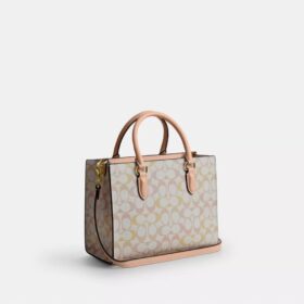 Genți Tote Maggie din Signature Canvas