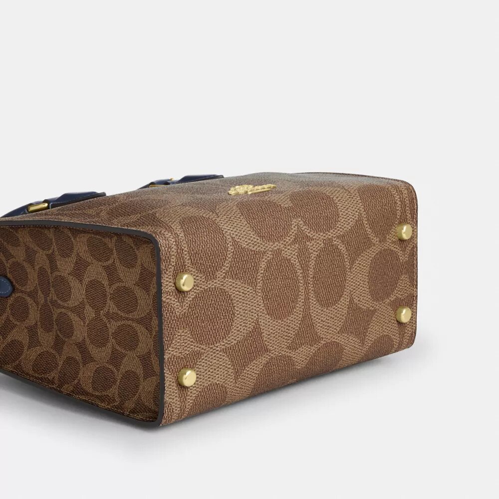 Genți Tote Maggie din Signature Canvas