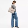 Genți Tote Maggie din Signature Canvas