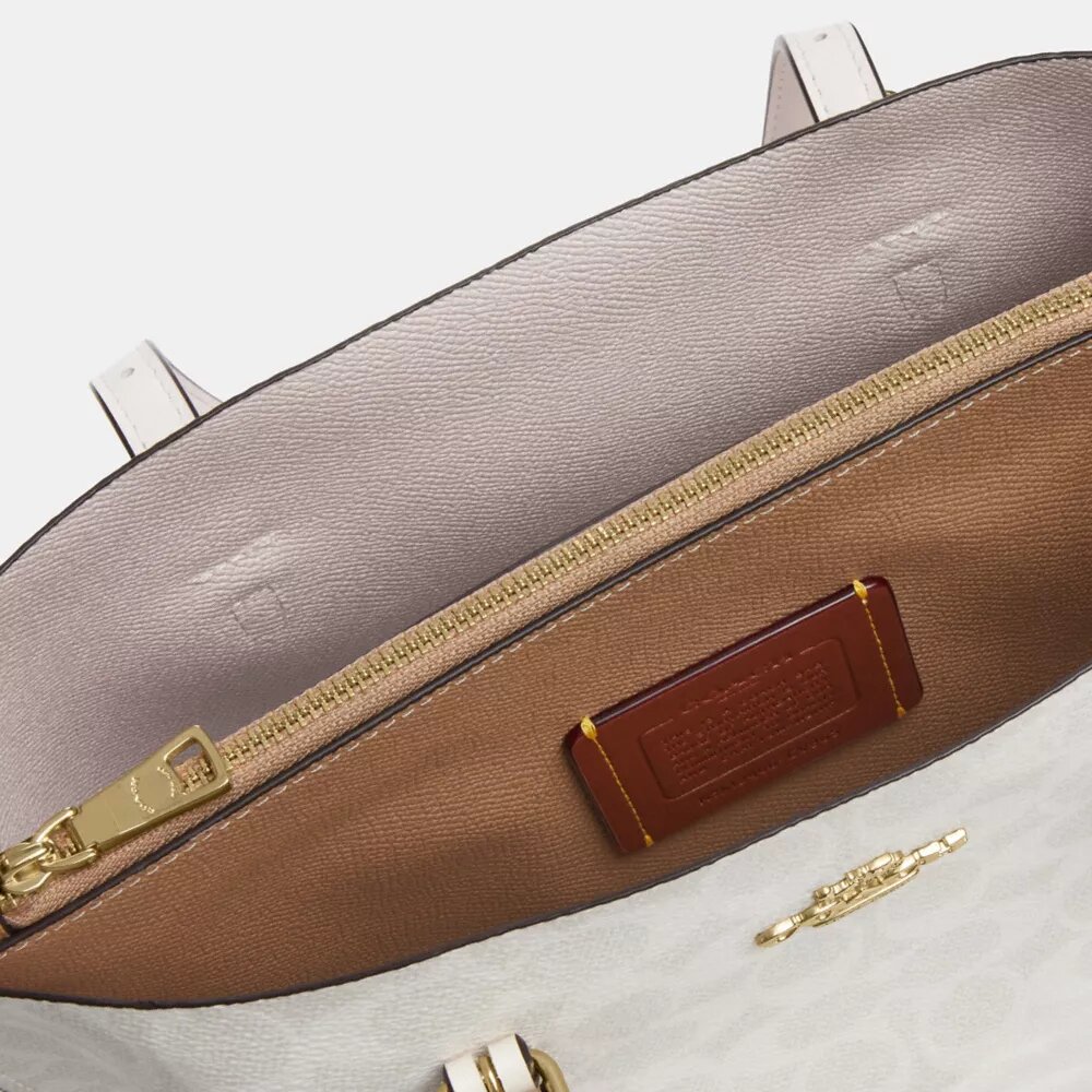 Genți Tote Mollie 25 din Signature Canvas